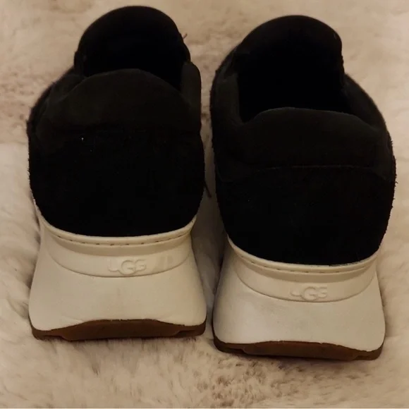NWOB Black Suede Platform Slip On Uggs-Size 10​​​​​​​ - Picture 3 of 4